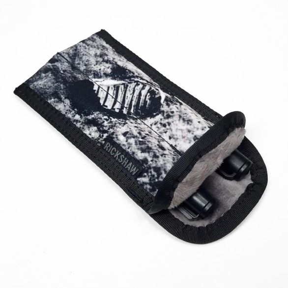 2-Pen Plush Coozy Moon Walk
